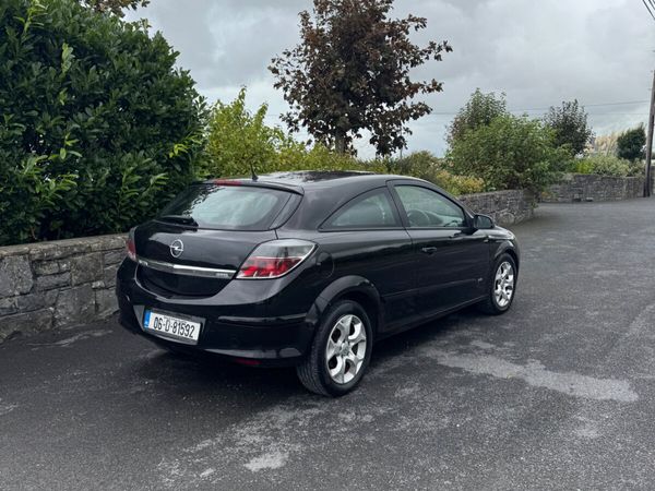 Opel Astra Hatchback, Petrol, 2006, Black