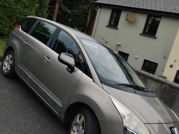 Peugeot 5008 MPV, Diesel, 2010, Beige