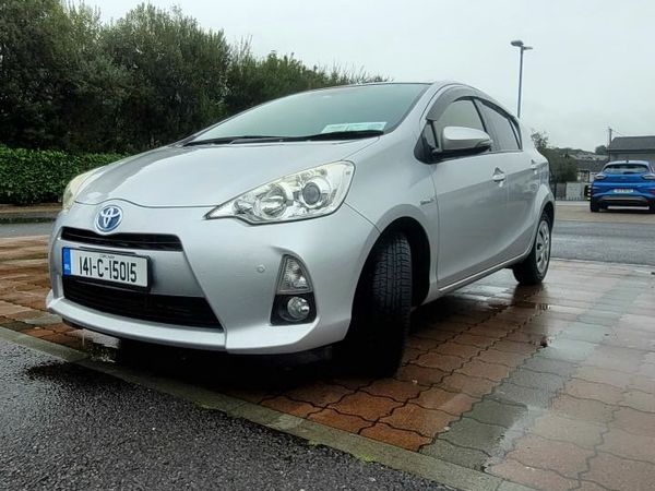 Toyota Aqua Hatchback, Petrol Hybrid, 2014, Silver