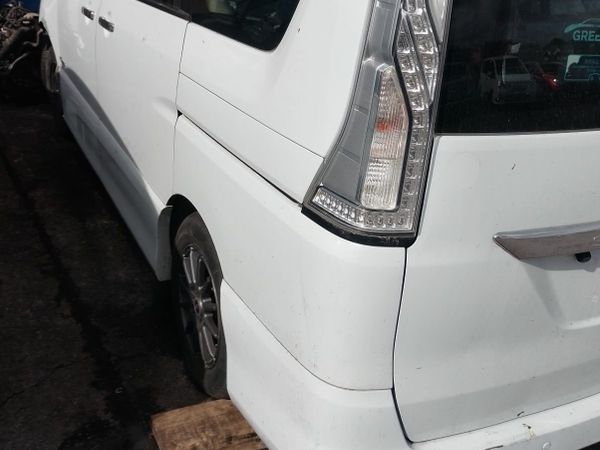 Nissan Serena MPV, Petrol Hybrid, 2016, Silver