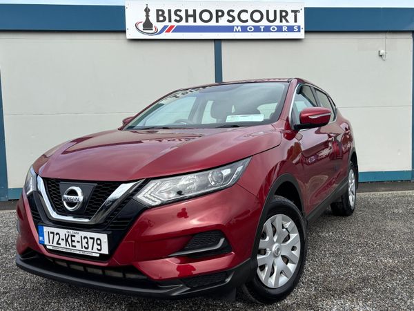 Nissan Qashqai SUV, Petrol, 2017, Red