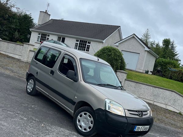 Peugeot Partner MPV, Petrol, 2009, Gold