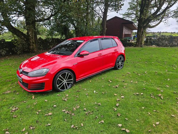 Volkswagen Golf Hatchback, Diesel, 2014, Red