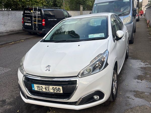 Peugeot 208 Hatchback, Petrol, 2015, White