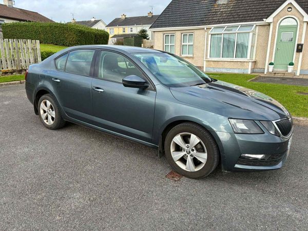 Skoda Octavia Saloon, Diesel, 2019, Grey