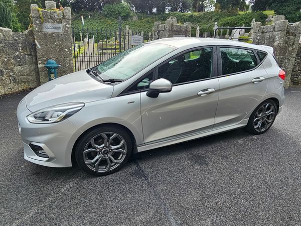 Ford Fiesta Hatchback, Petrol, 2018, Silver