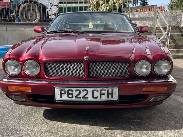 Jaguar XJ Saloon, Petrol, 1997, Red