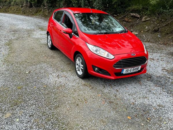 Ford Fiesta Hatchback, Petrol, 2015, Red