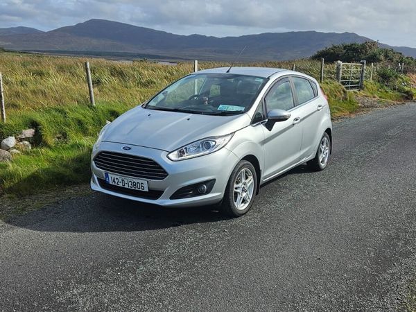 Ford Fiesta Hatchback, Petrol, 2014, Silver