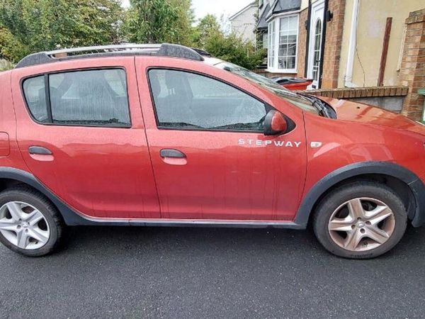 Dacia Sandero Hatchback, Petrol, 2016, Red
