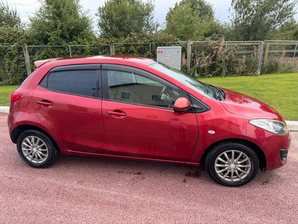 Mazda Demio MPV, Petrol, 2014, Red