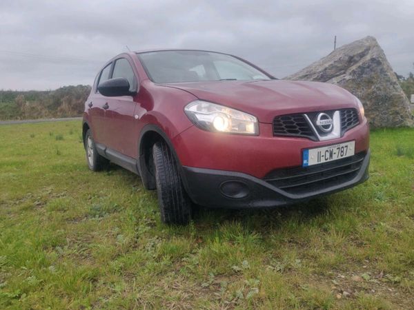 Nissan Qashqai Hatchback, Diesel, 2011, Red