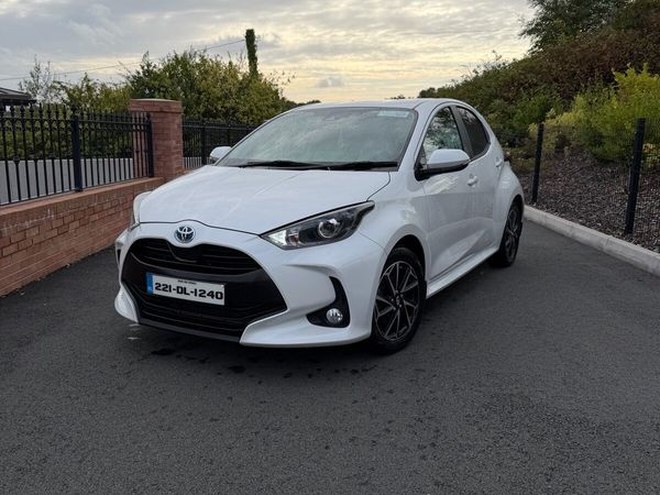 Toyota Yaris Hatchback, Petrol Hybrid, 2022, White