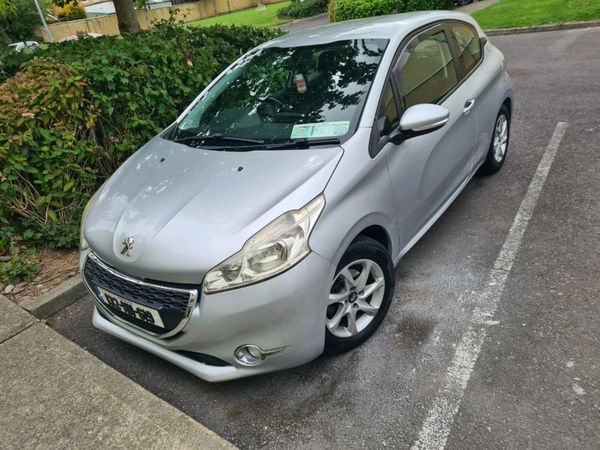 Peugeot 208 Hatchback, Petrol, 2013, Silver