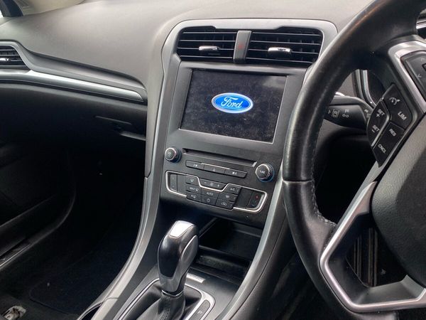 Ford Mondeo Hatchback, Diesel, 2016, Black