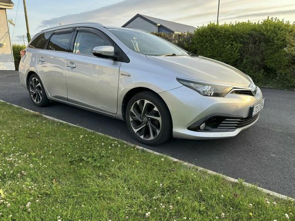Toyota Auris MPV, Petrol Hybrid, 2017, Silver