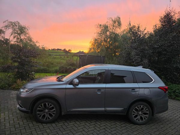Mitsubishi Outlander SUV, Diesel, 2018, Grey
