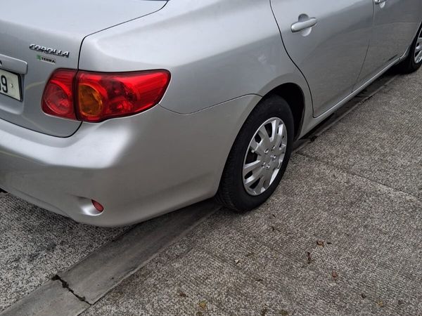 Toyota Corolla Saloon, Petrol, 2010, Silver