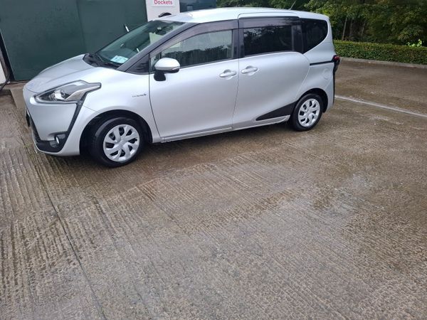 Toyota Sienta MPV, Petrol Hybrid, 2018, Silver