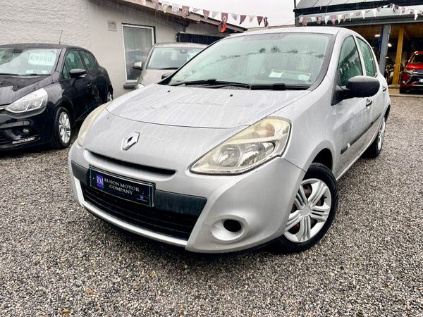 Renault Clio Hatchback, Petrol, 2012, Silver