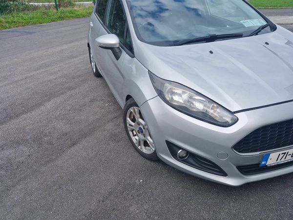 Ford Fiesta Hatchback, Diesel, 2017, Grey