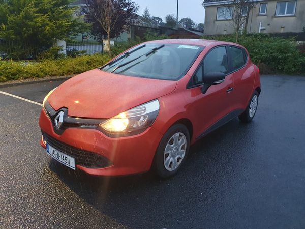Renault Clio Hatchback, Petrol, 2014, Red