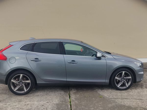 Volvo V40 Hatchback, Diesel, 2016, Grey