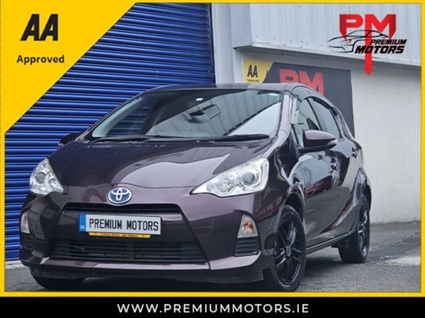 Toyota Aqua Hatchback, Petrol Hybrid, 2014, Purple