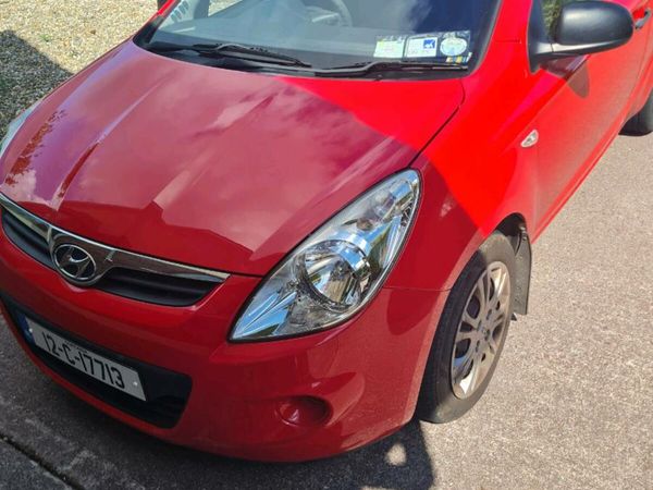 Hyundai i20 Hatchback, Petrol, 2012, Red