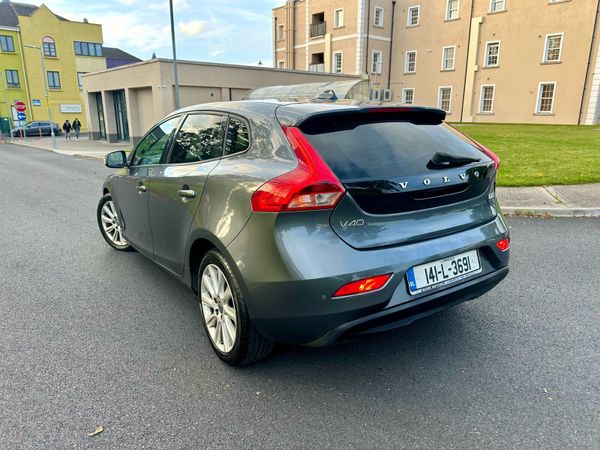 Volvo V40 Hatchback, Diesel, 2014, Grey
