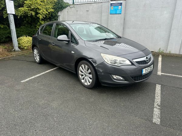 Opel Astra Hatchback, Petrol, 2011, Grey