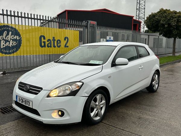 Kia Ceed Hatchback, Diesel, 2011, White