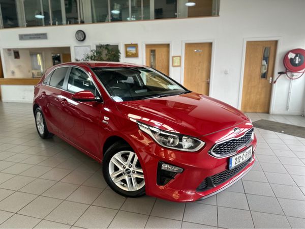 Kia Ceed Hatchback, Petrol, 2021, Red