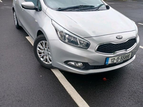 Kia Ceed Hatchback, Petrol, 2012, Silver