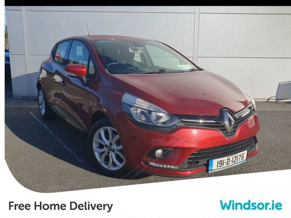 Renault Clio Hatchback, Petrol, 2019, Red