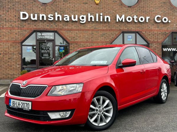 Skoda Octavia Saloon, Diesel, 2016, Red