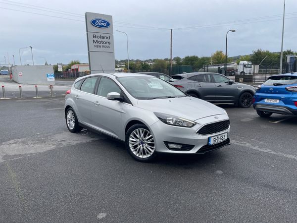 Ford Focus Hatchback, Petrol, 2015, Silver