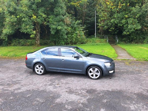Skoda Octavia Saloon, Diesel, 2015, Grey