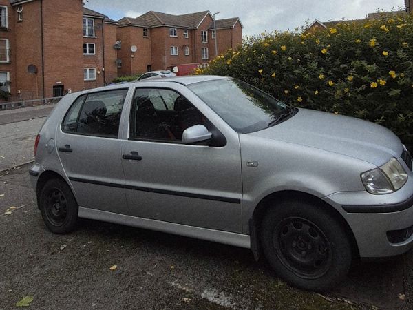 Volkswagen Polo Hatchback, Petrol, 2001, Silver