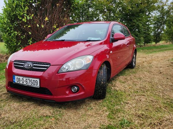 Kia Ceed Hatchback, Diesel, 2008, Red