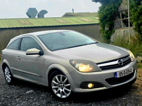 Opel Astra Hatchback, Petrol, 2005, Yellow