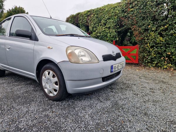 Toyota Yaris Hatchback, Petrol, 1999, Silver