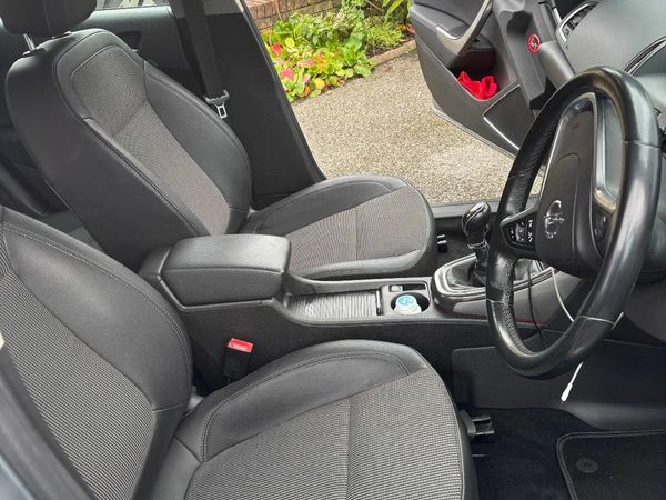 Opel Astra Hatchback, Diesel, 2010, Silver