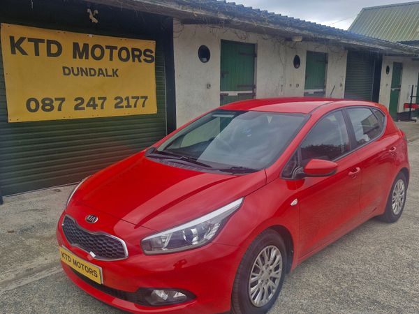 Kia Ceed Hatchback, Petrol, 2015, Red