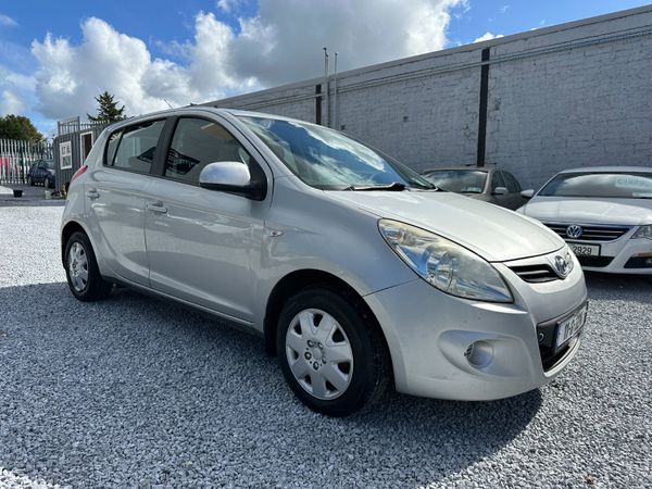 Hyundai i20 Hatchback, Petrol, 2011, Silver