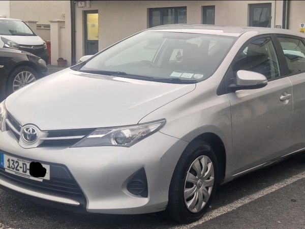 Toyota Auris Hatchback, Diesel, 2013, Silver