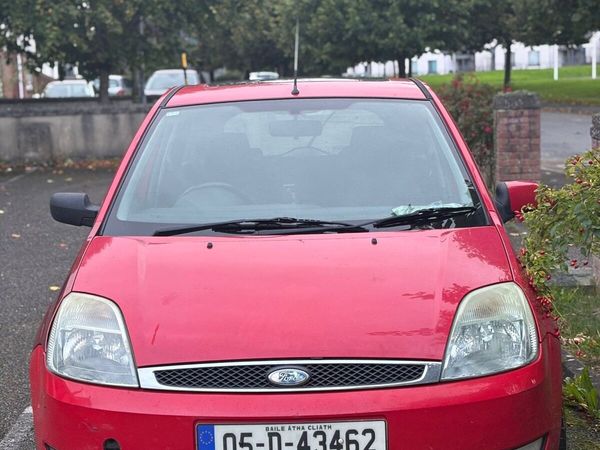 Ford Fiesta Hatchback, Petrol, 2005, Red