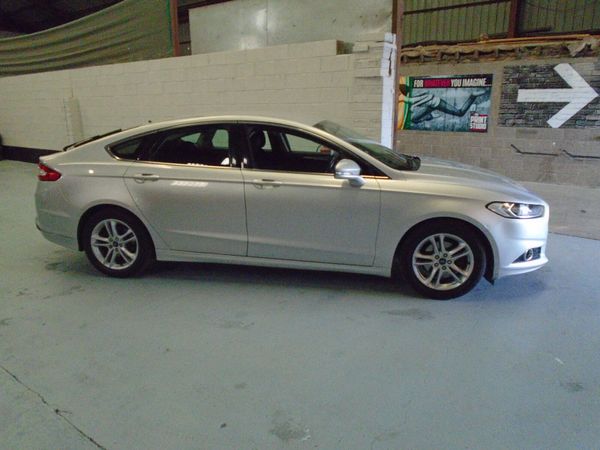 Ford Mondeo Hatchback, Diesel, 2015, Silver