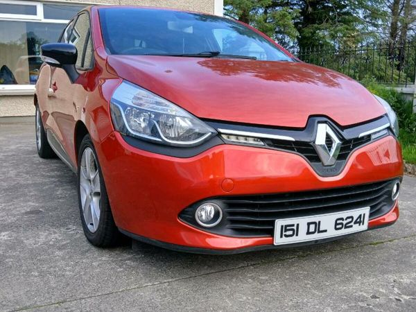 Renault Clio Hatchback, Petrol, 2015, Red