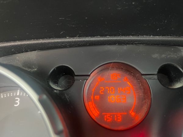 Nissan Qashqai Hatchback, Diesel, 2010, Red